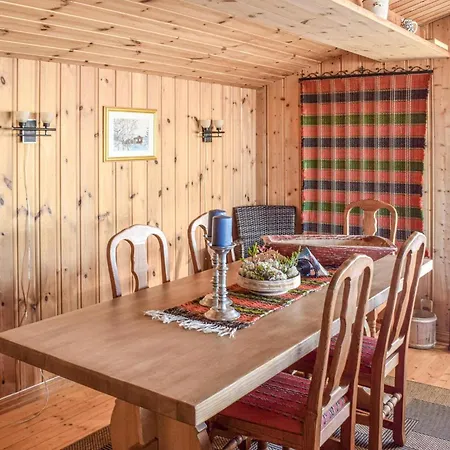 Feriehus 3 Bedroom Lovely In Ron